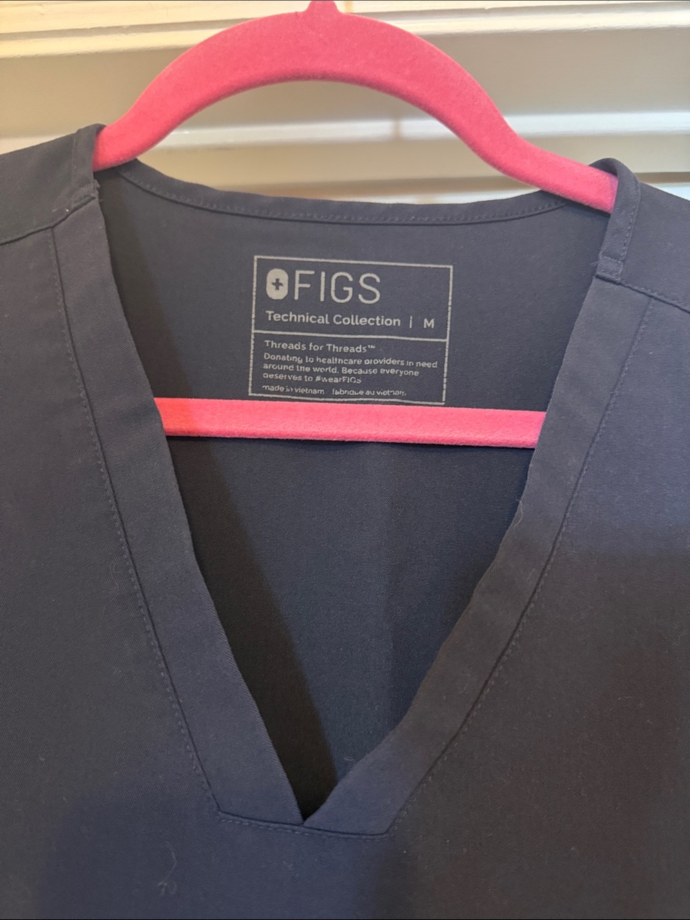Figs Quiet Navy Medium Casma Scrub Top and Zamora Jogger Set - Picture 2 of 6